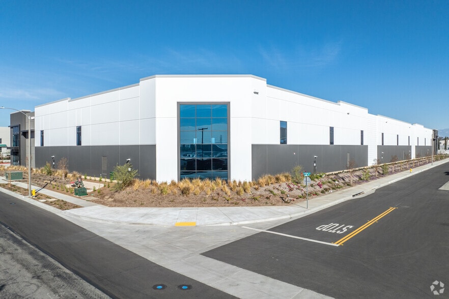 More Photos Of 11179 Banana Ave, Fontana Distribution For Lease