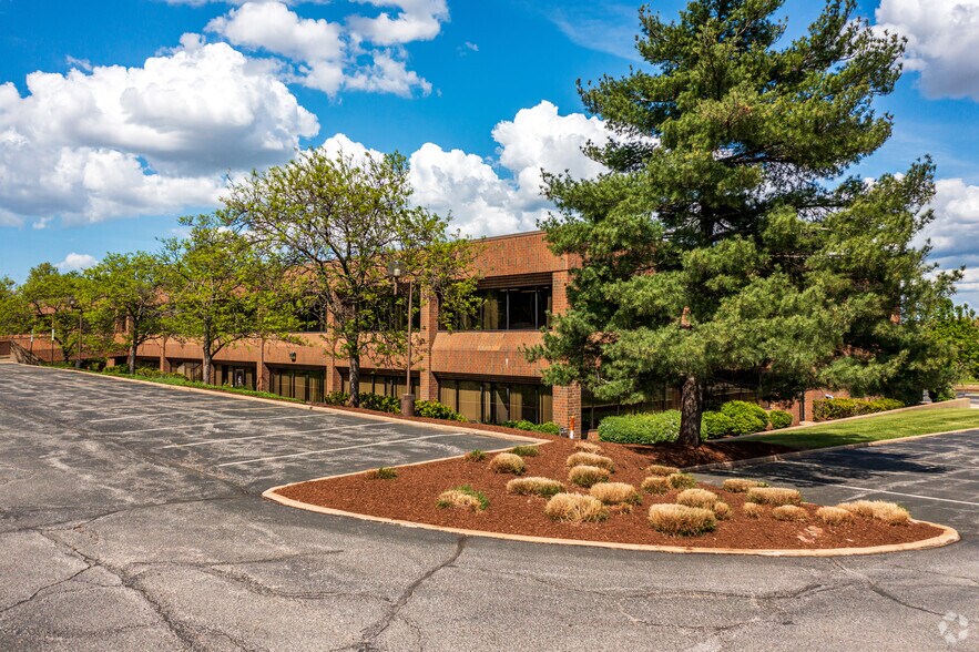 More Photos Of 5700 Lombardo Center, Seven Hills Office For Sale