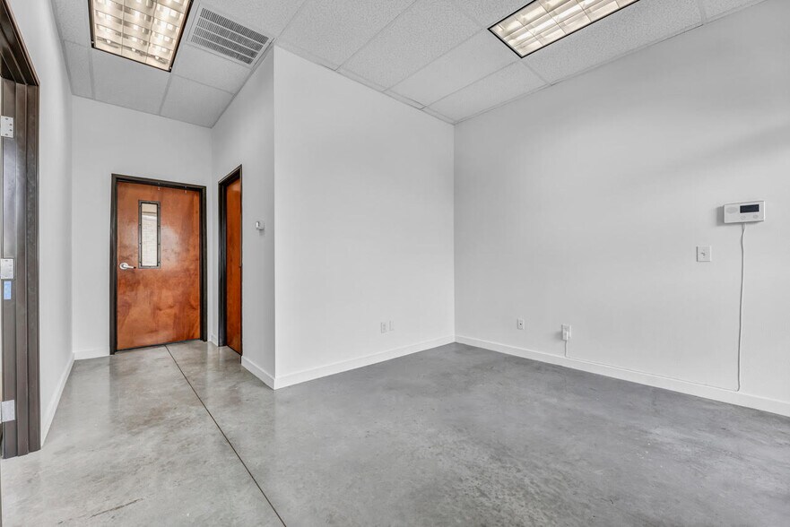 More Photos Of 2000 Windy Ter, Cedar Park Warehouse For Sale