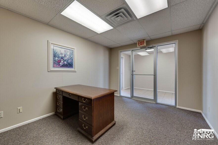 More Photos Of 800 S Meadow Ave, Odessa Warehouse For Sale