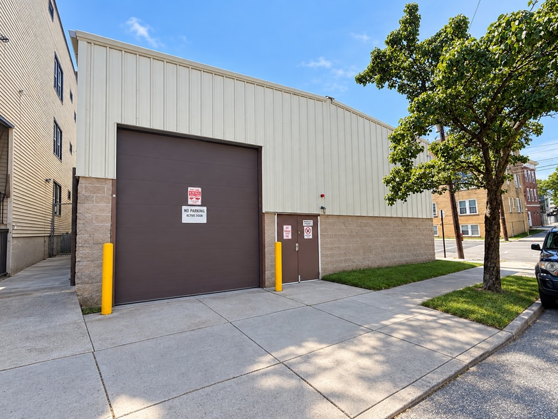 More Photos Of 382 10 Ave, Paterson Industrial For Lease
