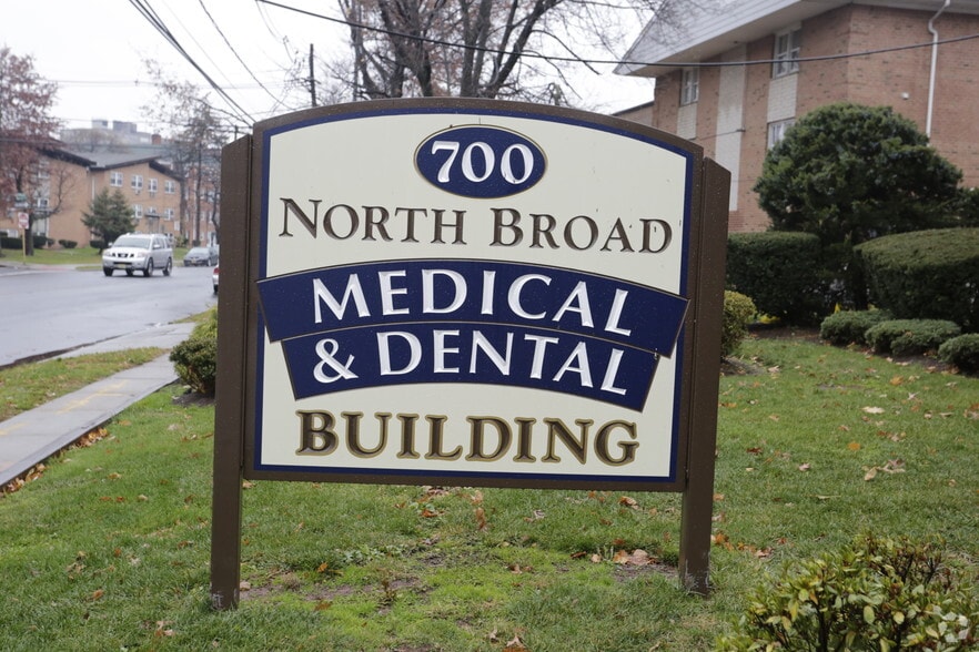 More Photos Of 700 N Broad St, Elizabeth Medical For Lease