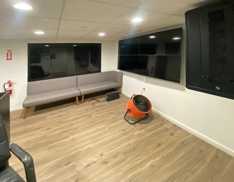 More Photos Of 2985 W Whitton Ave, Phoenix Warehouse For Sale