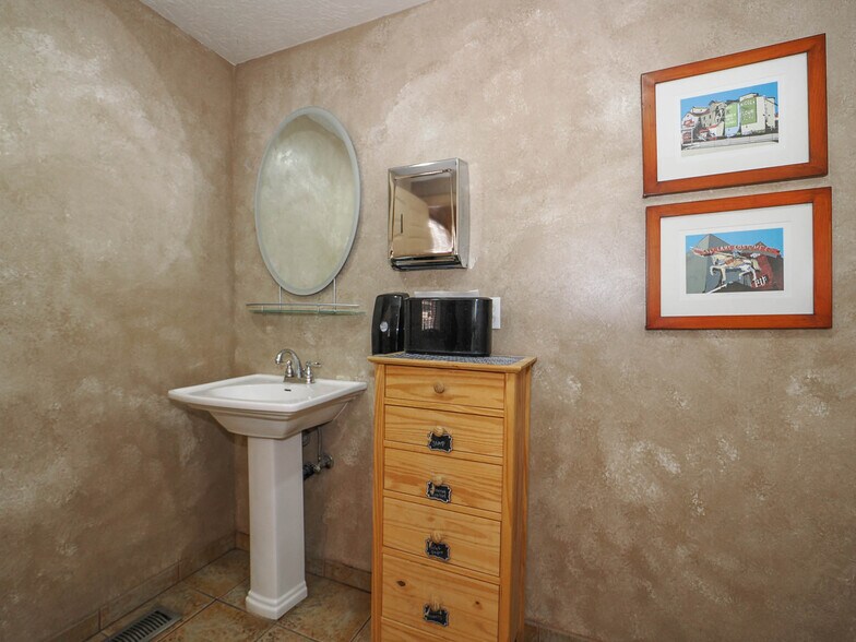 More Photos Of 1565 E 3900 S, Salt Lake City Office For Sale