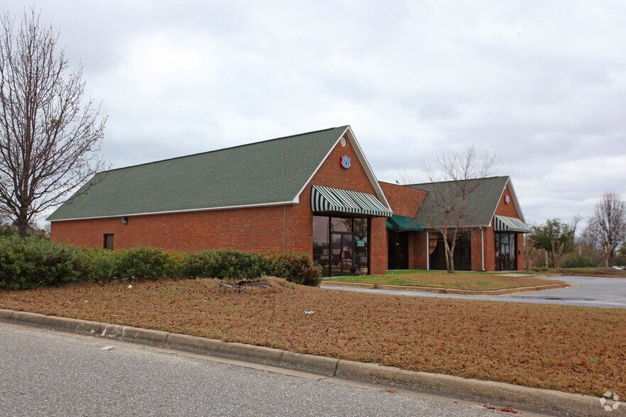More Photos Of 1943 S College St, Auburn Loft Creative Space For Lease