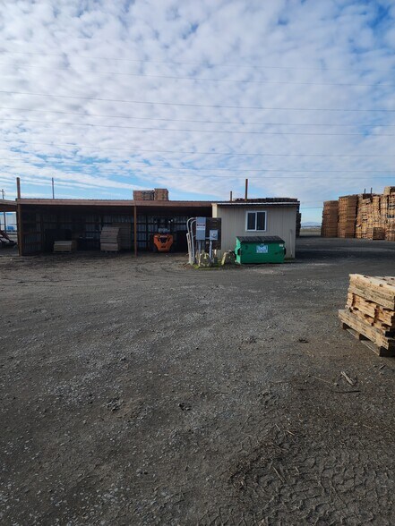 More Photos Of 335 E B Cir, Pasco Warehouse For Sale