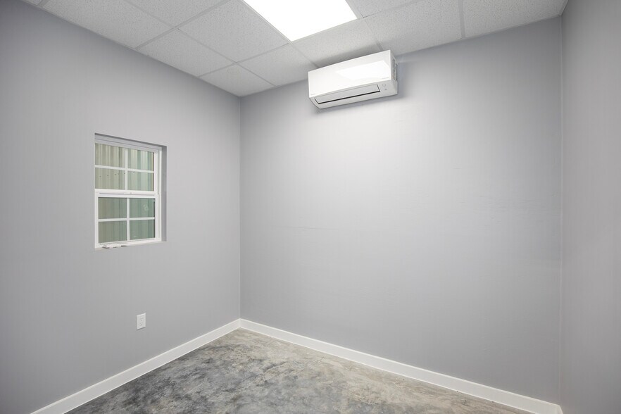More Photos Of 1250 Winfield Ln, Kemah Industrial For Lease