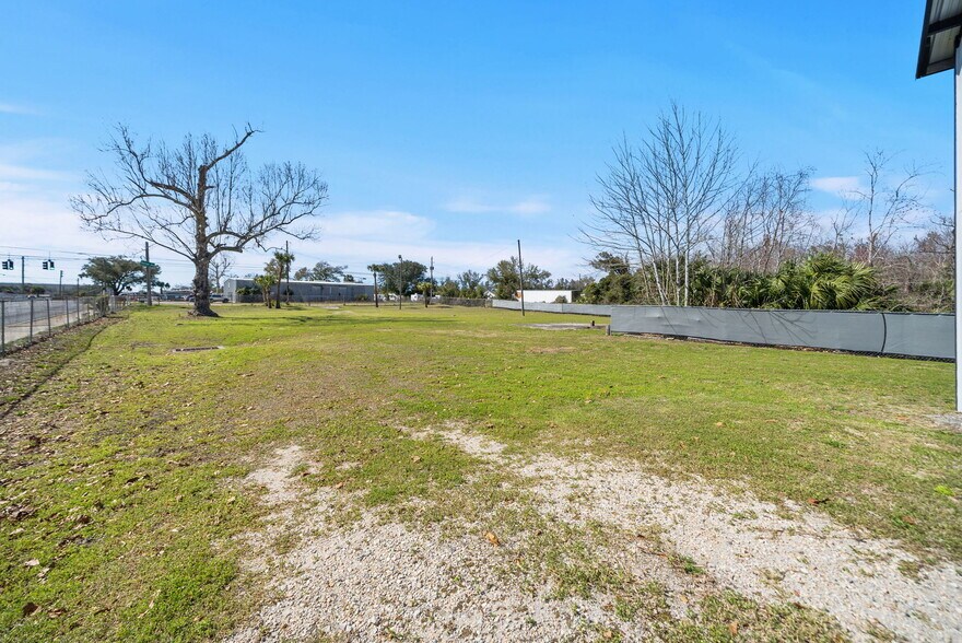 More Photos Of 2135 E 5th St, Panama City Auto Repair For Sale