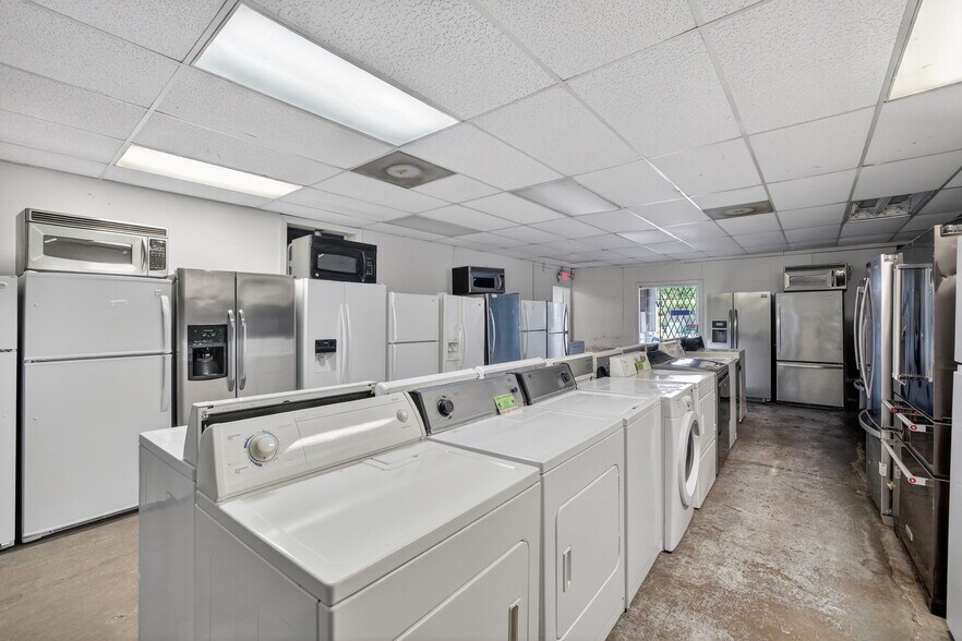 More Photos Of 3928 SW 12th Ct, Fort Lauderdale Manufacturing For Sale