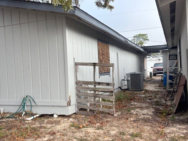 More Photos Of 3617 Commercial Way, Spring Hill Self Storage For Lease