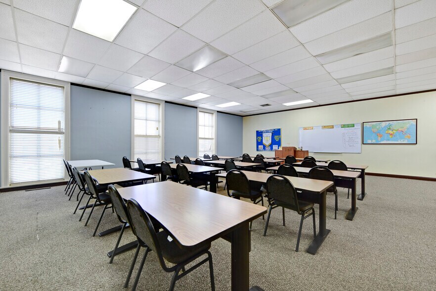 More Photos Of 120 S Liberty St, Independence Office For Sale