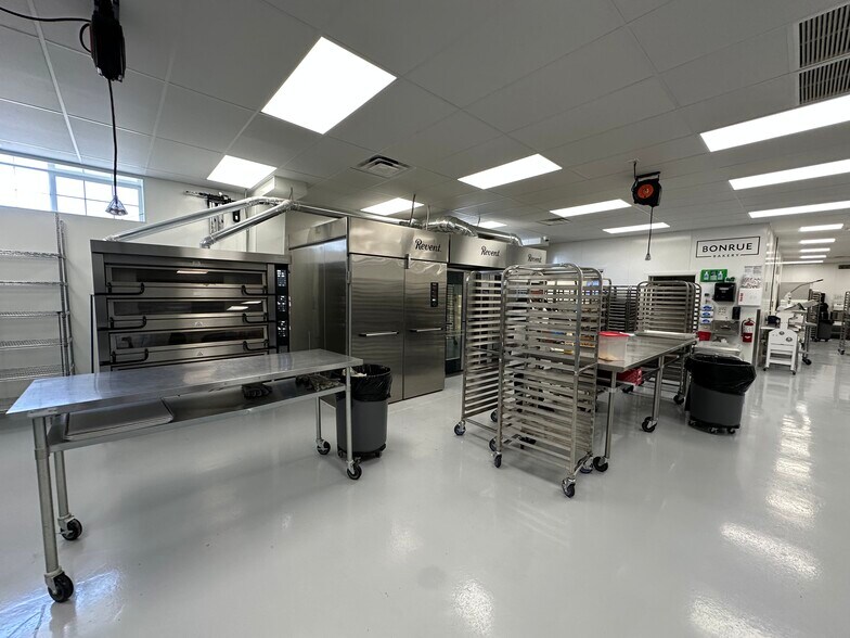 More Photos Of 590 N Main St, Leeds Manufacturing For Sale