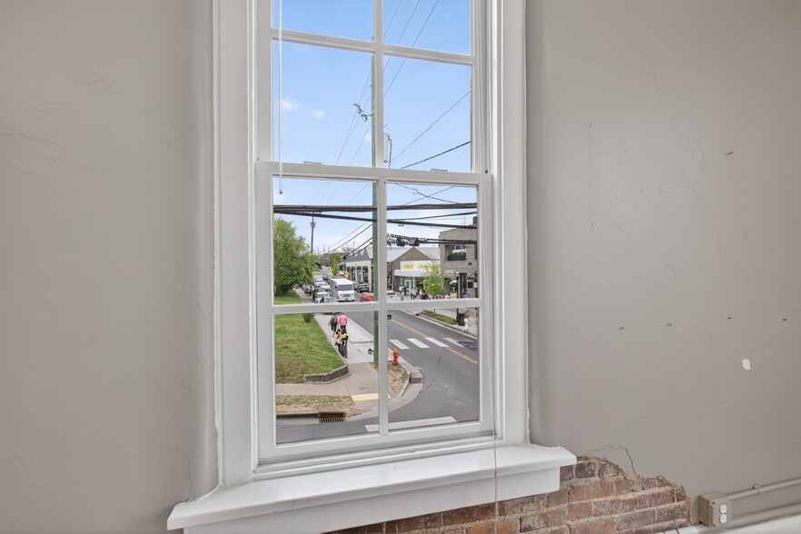 More Photos Of 2301 12th Ave, Nashville Storefront Retail Office For Lease
