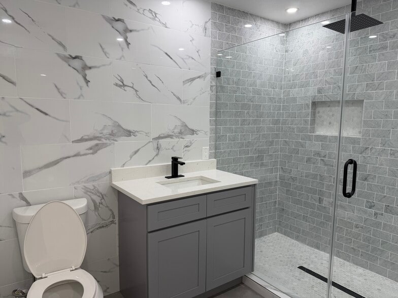 More Photos Of 10105 US-67, Alvarado Warehouse For Lease