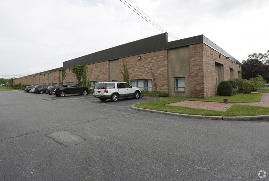 More Photos Of 1650 Sycamore Ave, Bohemia Office For Lease