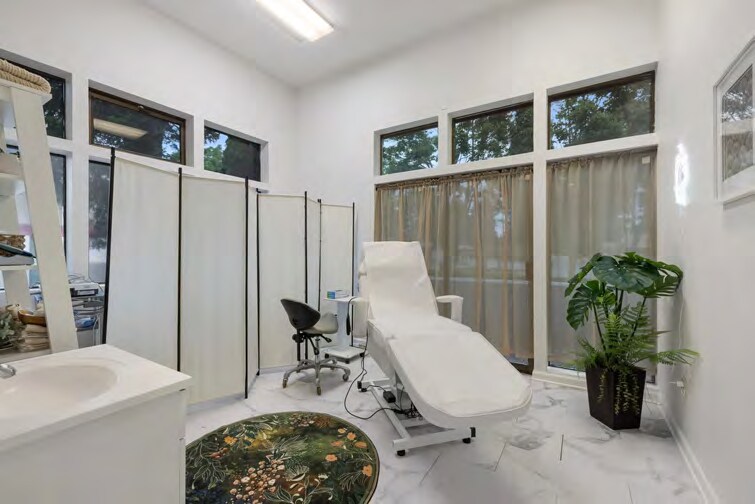 More Photos Of 4114 Bridgeport Way W, University Place Medical For Sale