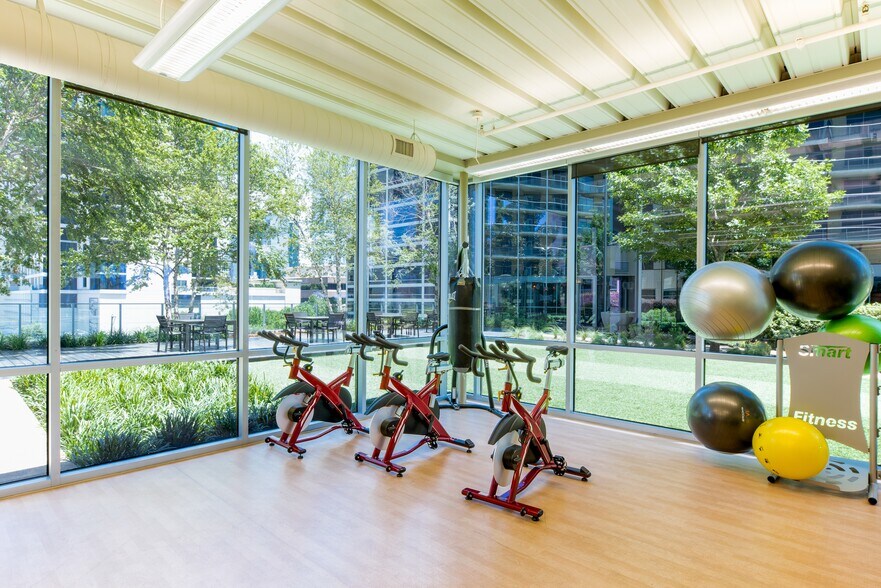 More Photos Of 1717 McKinney Ave, Dallas Office For Lease