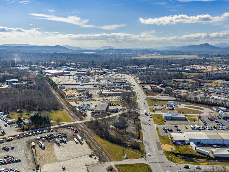 More Photos Of 5030 Hendersonville Rd, Fletcher Office For Sale