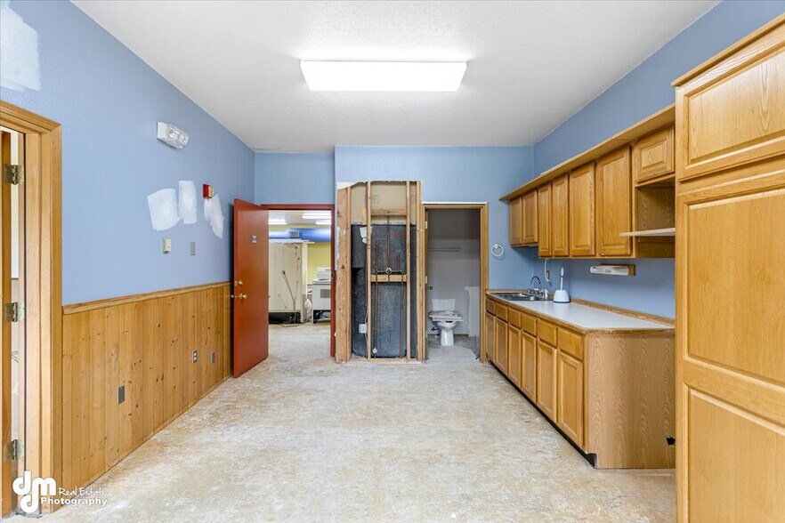 More Photos Of 1901 N Hemmer Rd, Palmer Medical For Sale