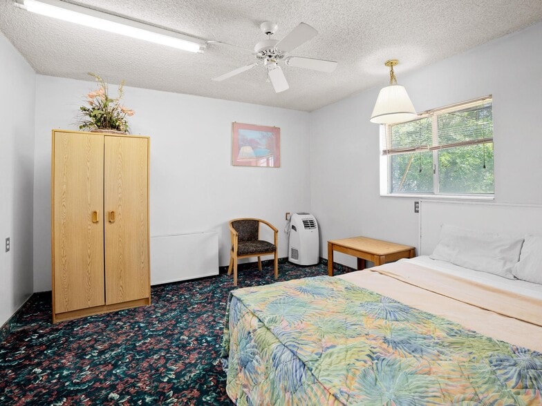 More Photos Of 145 S Main St, Richfield Hotel For Sale