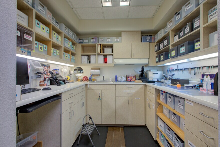 More Photos Of 2020 Colorado Ave, Turlock Office For Sale