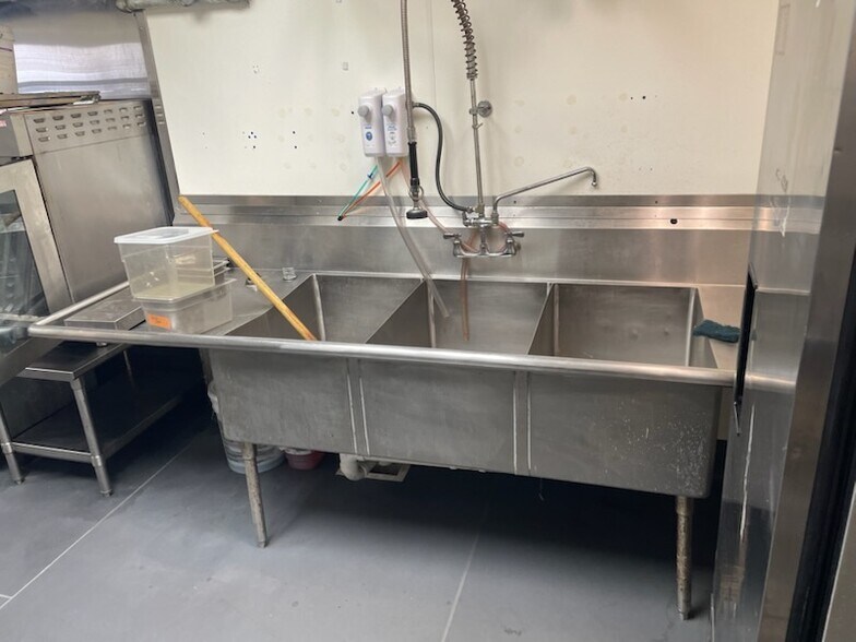 More Photos Of 200 Dauphin St, Mobile Storefront Retail Office For Lease