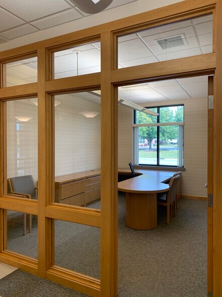 More Photos Of 905-909 S Taylor Dr, Sheboygan Office For Lease