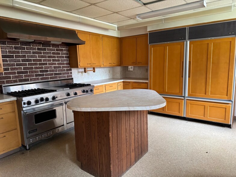 More Photos Of 89 E Genesee St, Auburn Flex For Sale