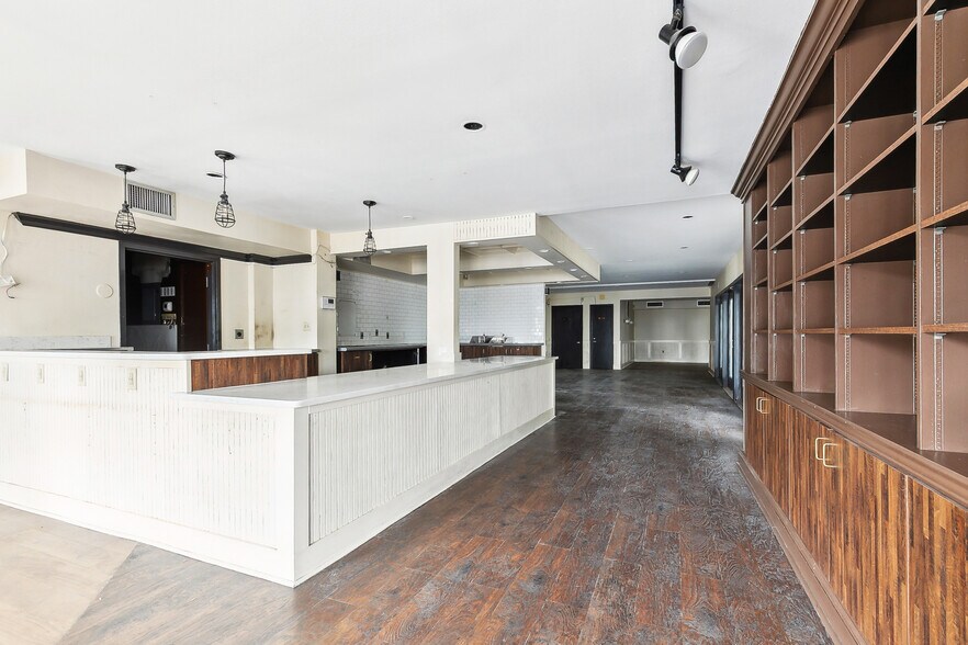 More Photos Of 7624 Maple St, New Orleans Storefront For Lease