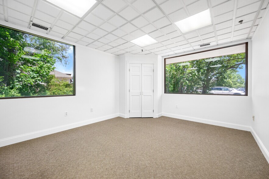 More Photos Of 55 Accord Park Dr, Rockland Office For Lease