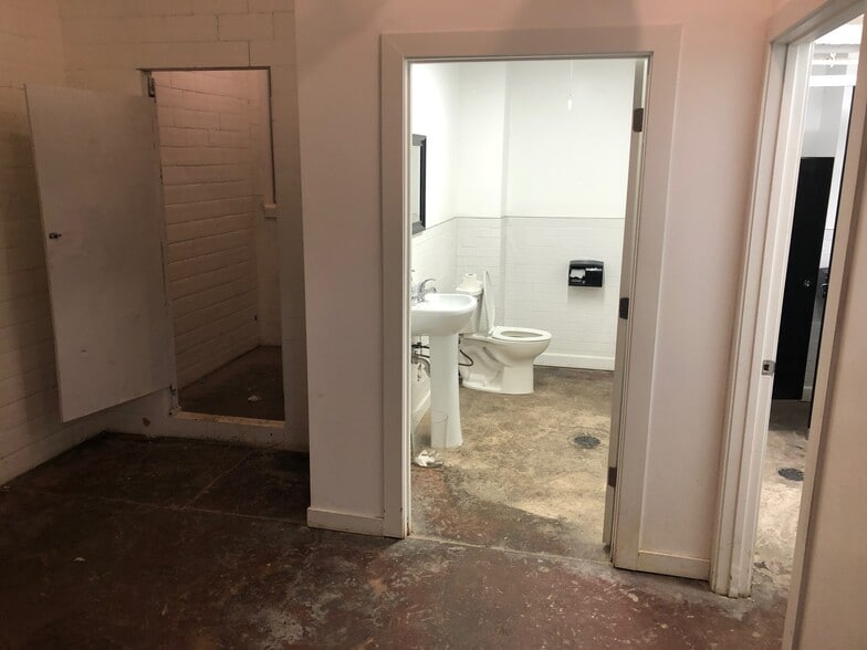 More Photos Of 1729 N 2nd St, Minneapolis Flex For Lease