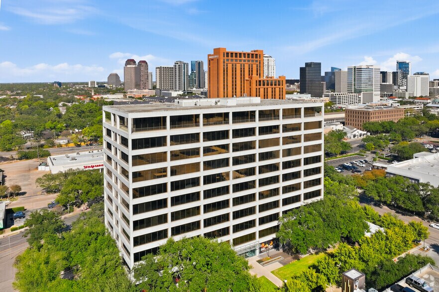 More Photos Of 5251 Westheimer Rd, Houston Unknown For Lease