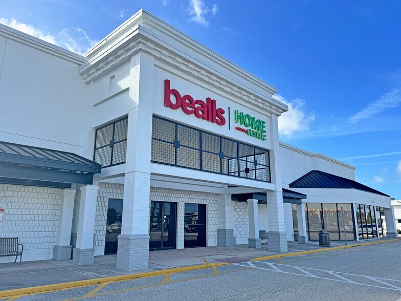 Primary Photo Of 3280 Tamiami Trl, Port Charlotte Unknown For Lease