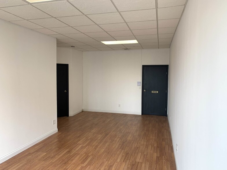 More Photos Of 3433-3439 N Sheffield Ave, Chicago Storefront Retail Residential For Lease