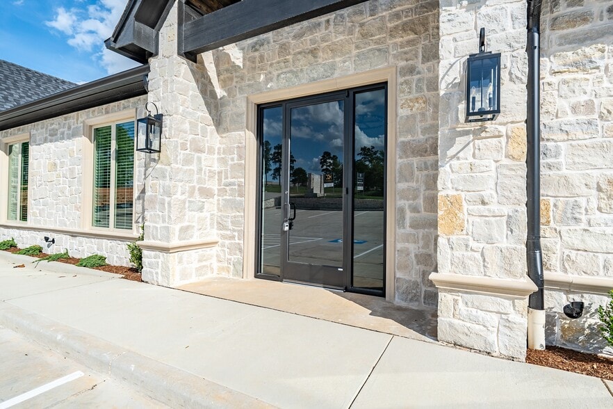 More Photos Of 7196 Crosswater Ave, Tyler Medical For Lease