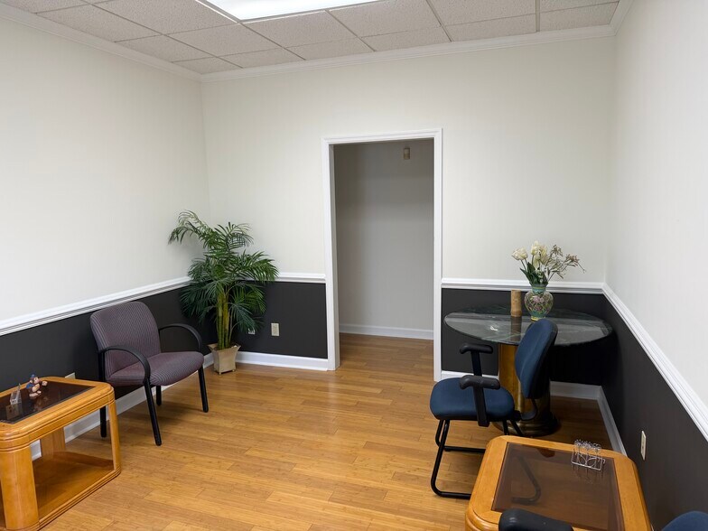 More Photos Of 1060 Cambridge Sq, Alpharetta Office For Lease