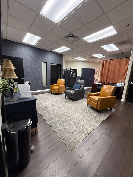 More Photos Of 4121 E Valley Auto Dr, Mesa Research And Development For Sale