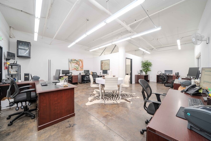More Photos Of 4383 Fruitland Ave, Vernon Manufacturing For Sale