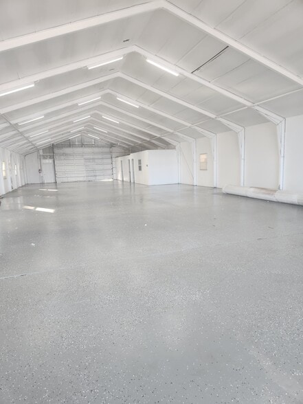 More Photos Of 11118 S Cleveland Ave, Fort Myers Warehouse For Lease