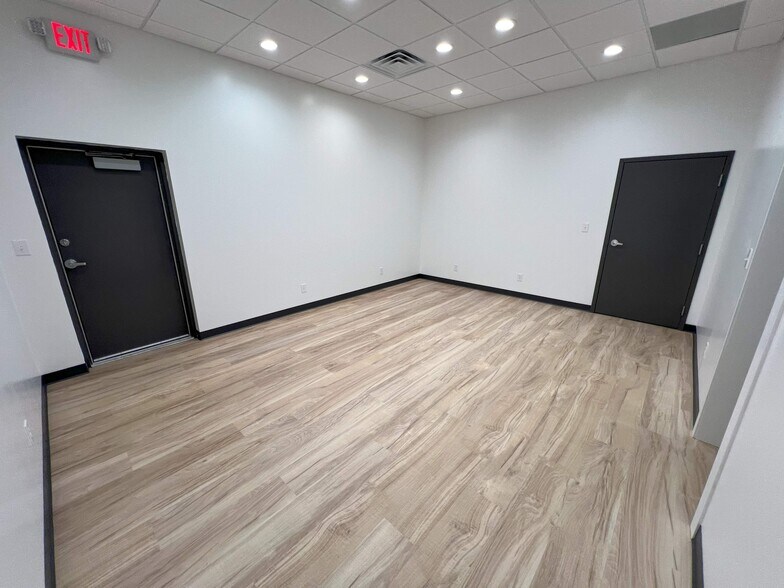 More Photos Of 4315 Gibson Dr, Tipp City Warehouse For Lease