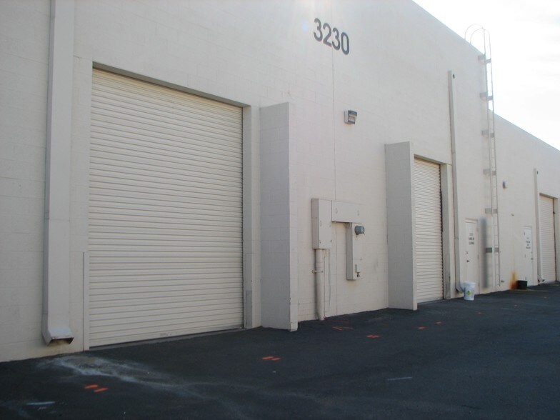 More Photos Of 3230 N Colorado St, Chandler Light Distribution For Lease