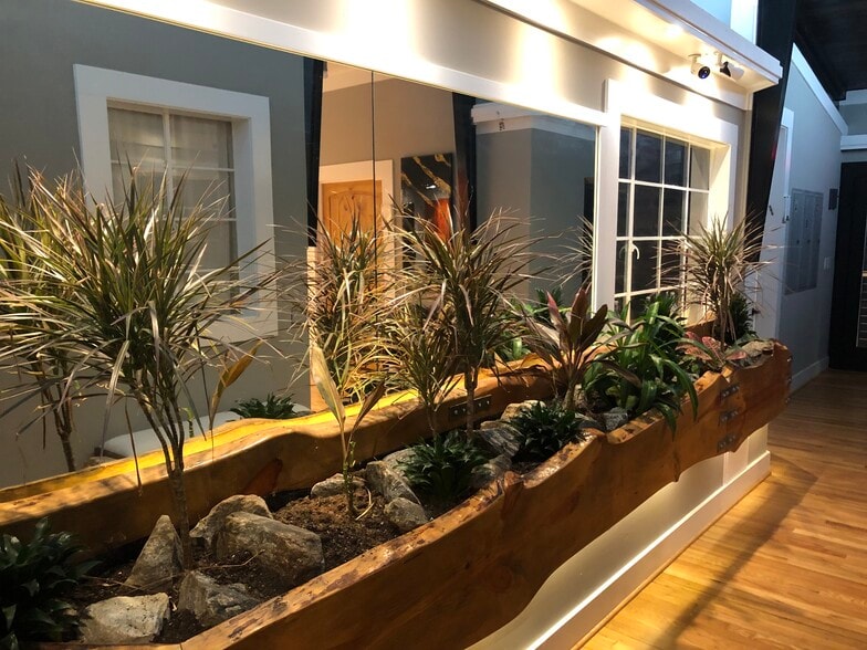 More Photos Of 5801 NE Roswell Rd, Atlanta Freestanding For Lease