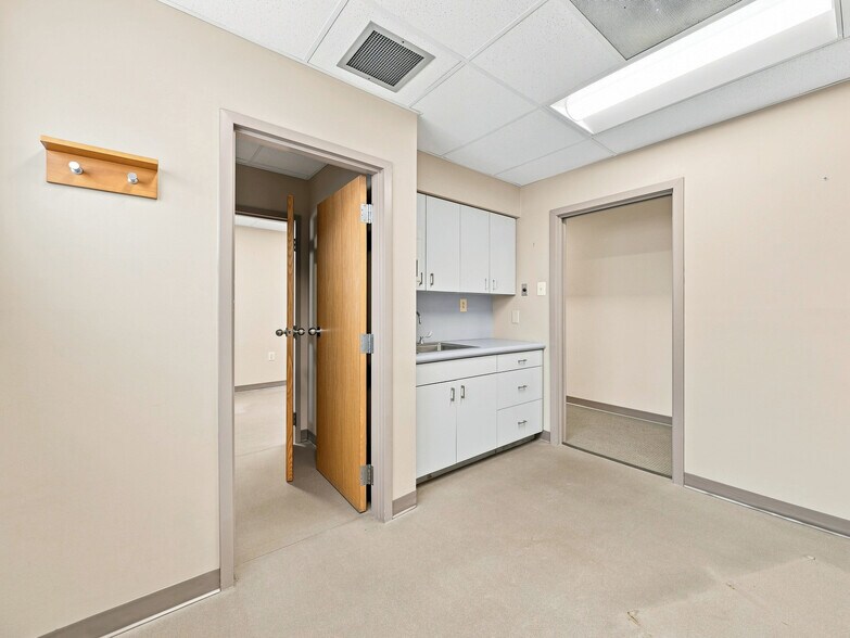 More Photos Of 187 Thomas Johnson Dr, Frederick Medical For Lease