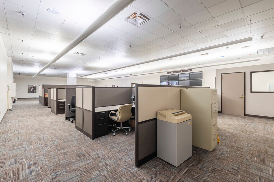 More Photos Of 5000 S Bowen Rd, Arlington Industrial For Lease