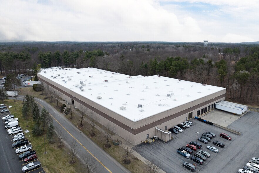 More Photos Of 38 Corporate Cir, Albany Distribution For Lease