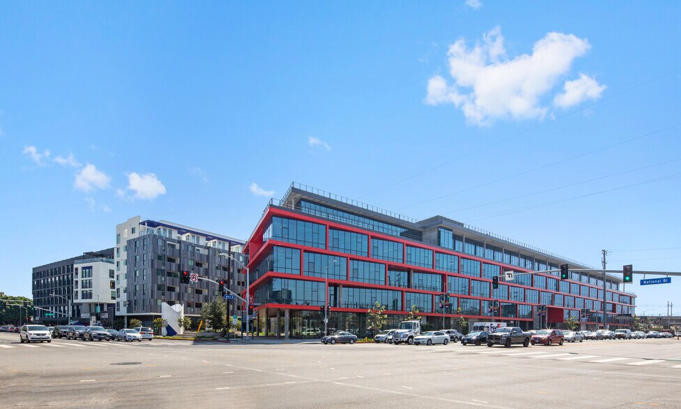 More Photos Of 8900 Venice Blvd, Culver City General Retail For Sale