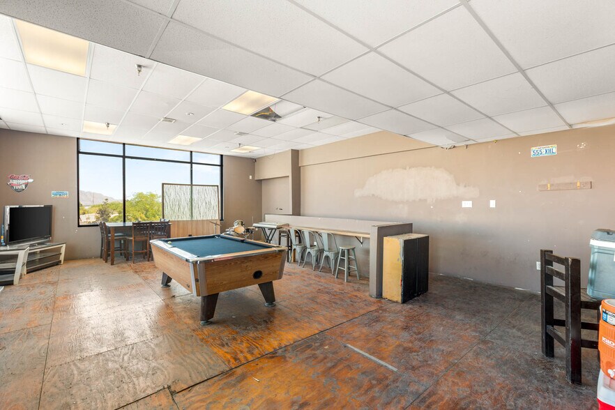 More Photos Of 4570 Donovan Way, North Las Vegas Light Distribution For Sale