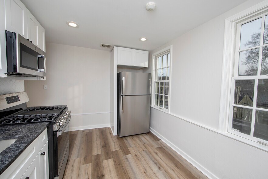 More Photos Of 15 E Bridge St, New Hope Storefront Retail Residential For Sale