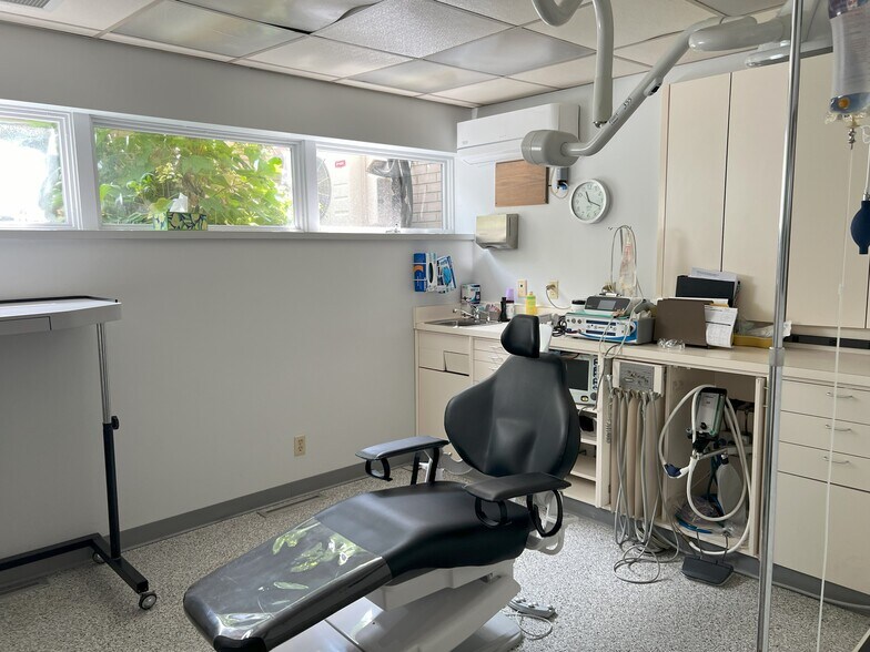 More Photos Of 4181 Holiday St NW, North Canton Medical For Lease