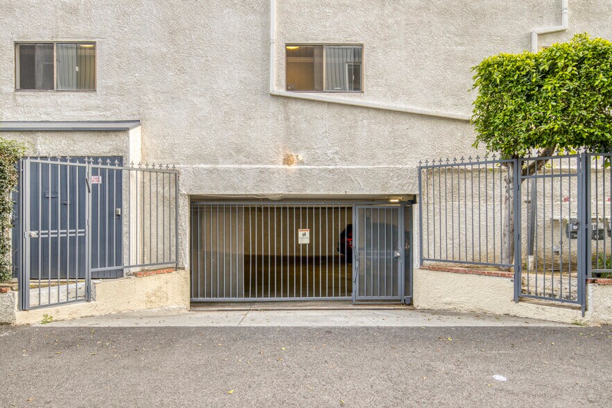 More Photos Of 1524 Granville Ave, Los Angeles Apartments For Sale